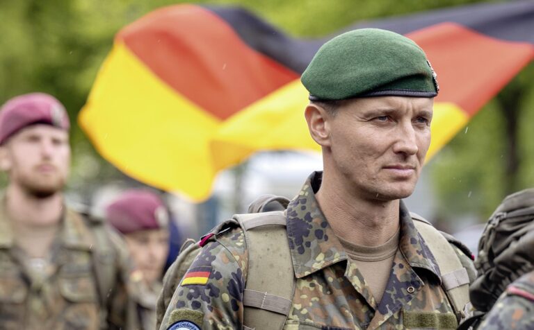 Schulter an Schulter