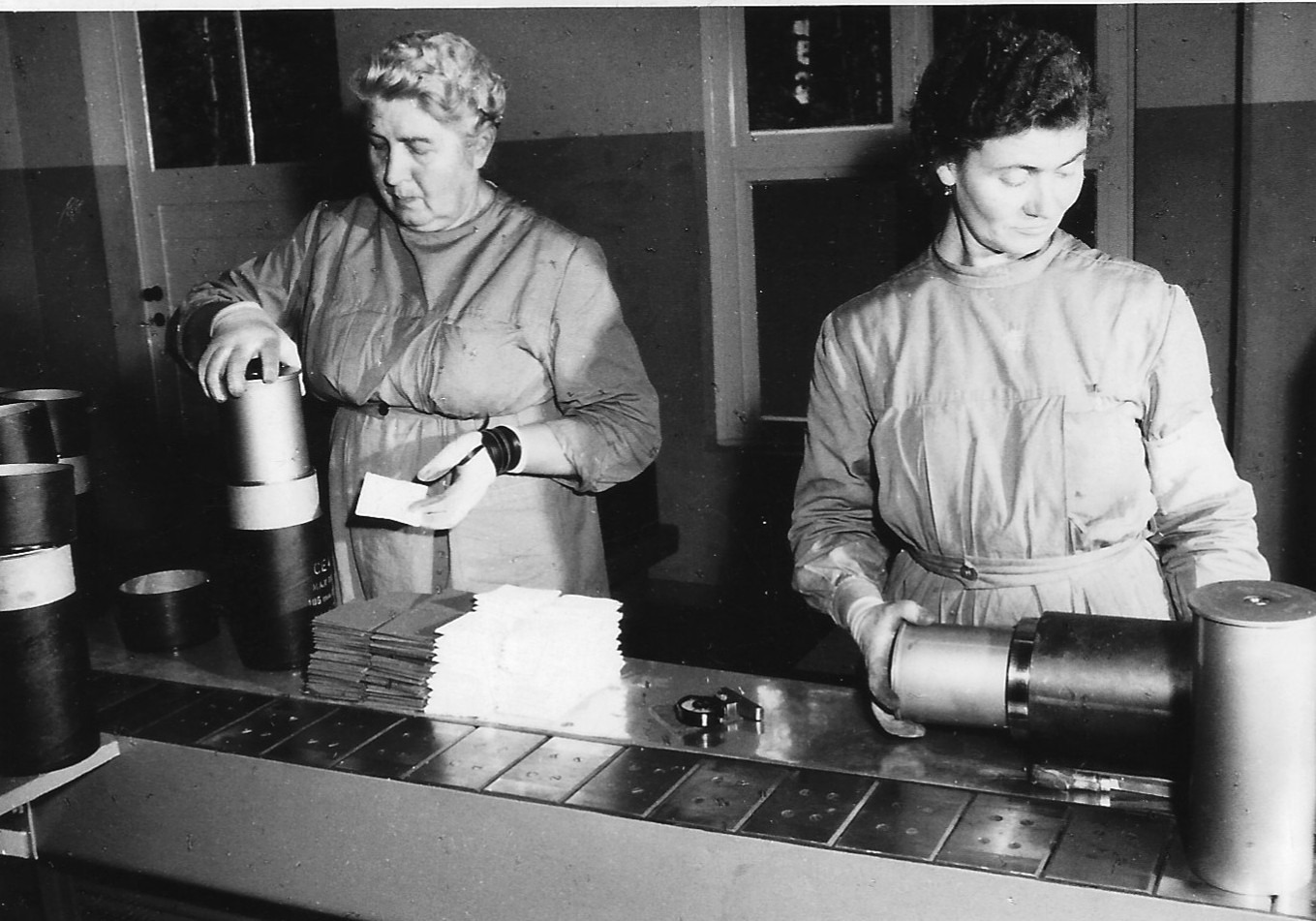 https://dimensions-magazin.de/wp-content/uploads/2026/06/03-Munitionslaborierung-1960er-Jahre.jpg