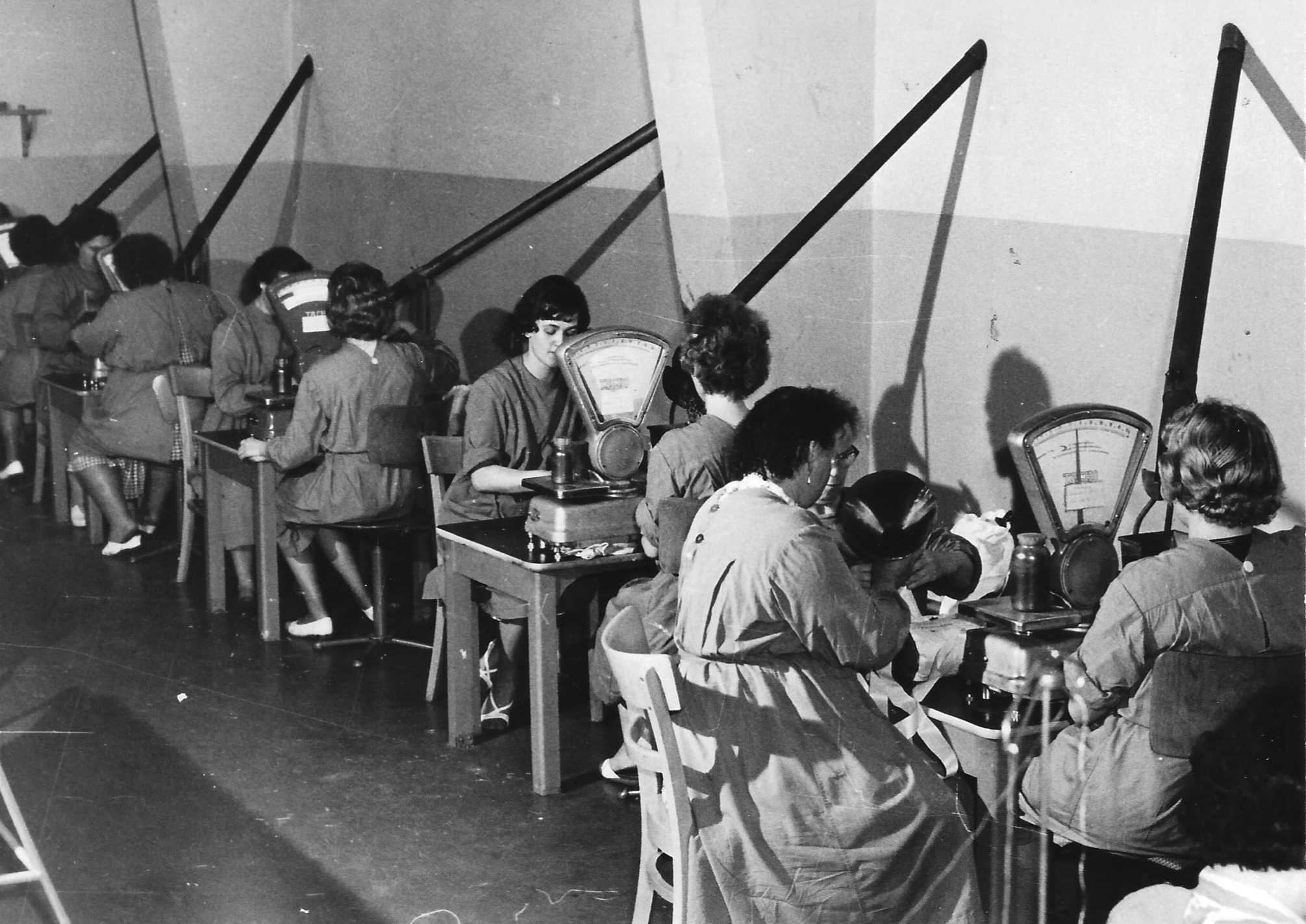 https://dimensions-magazin.de/wp-content/uploads/2026/06/F272-Pulverabfuellung-ca.-1960er-Jahre.jpg